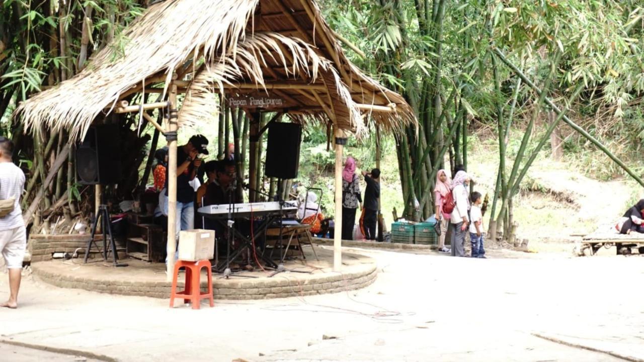 Kebon Pring Floating Resort & Market Bantul Eksteriør bilde